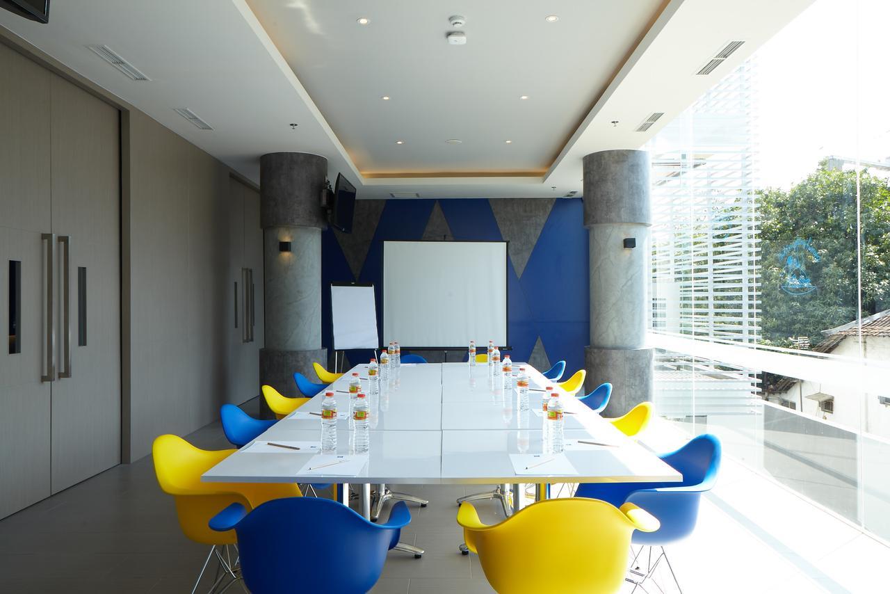 Ibis Budget Cirebon Exterior foto