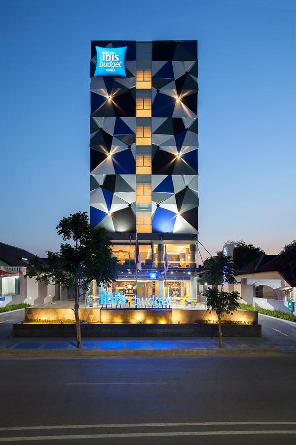 Ibis Budget Cirebon Exterior foto