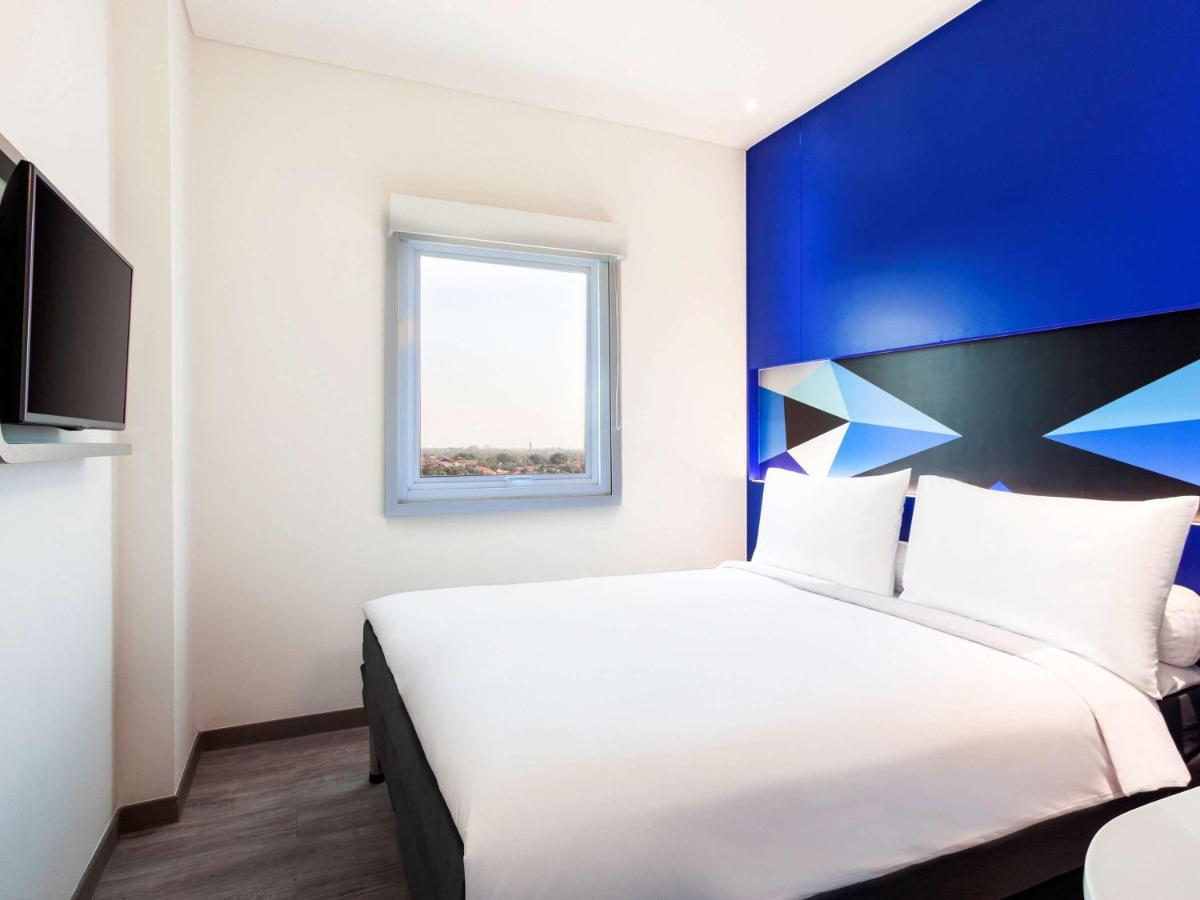 Ibis Budget Cirebon Exterior foto